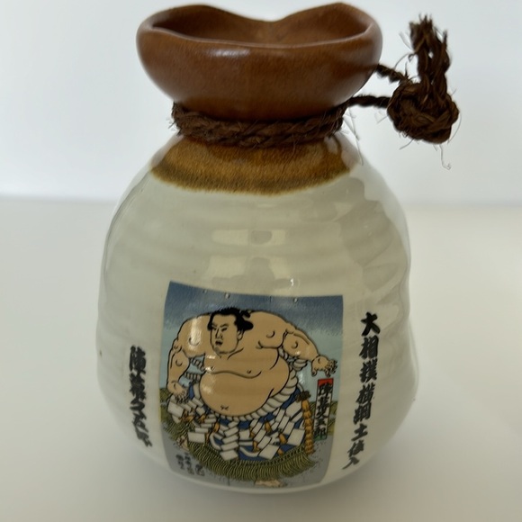 A set of two sake cups with a sumo wrestling ring two sake cups Kyugoro Jinmaku - Picture 5 of 8
